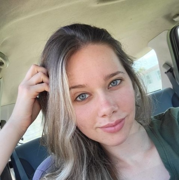 Meet your Posher, Becca - Picture 1 of 1